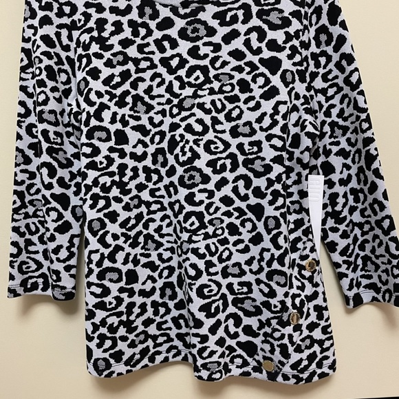 NEW  Marc New York  (Andrew Marc)  Leopard print in black+white sweater. M - Picture 11 of 12